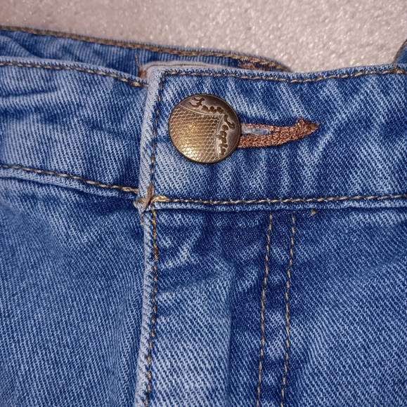 Free People ~ High Rise Distressed Denim Cutoff Cheeky Shorts, Size 29 - Picture 7 of 10